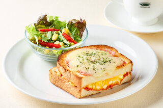 たっぷりたまごのハムチーズ
トーストサンド