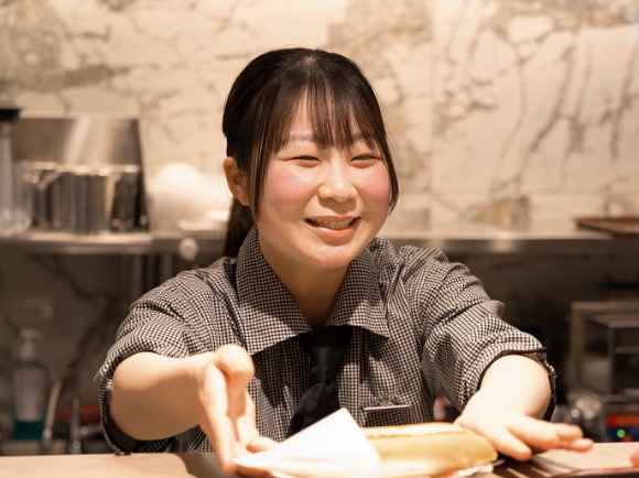 カフェ・ド・クリエの店員2