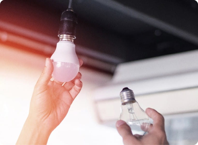 省エネ型の機器に順次切り替えを行い、 消費電力の削減を図っています。