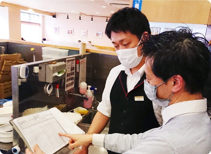 厳格な食品安全基準に基づき、お客さまに安心してご利用いただける環境づくりに努めています。