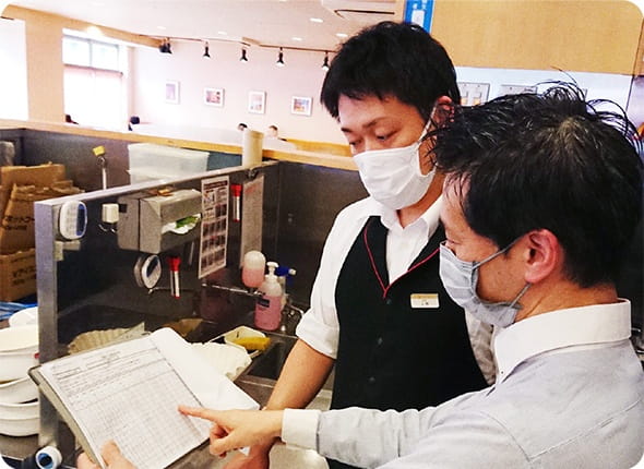 厳格な食品安全基準に基づき、お客さまに安心してご利用いただける環境づくりに努めています。