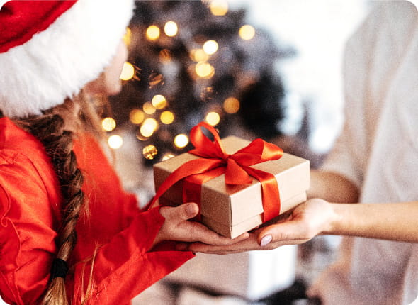 入院されているお子様たちに、クリスマスシーズンにささやかなプレゼントをお届けしています。